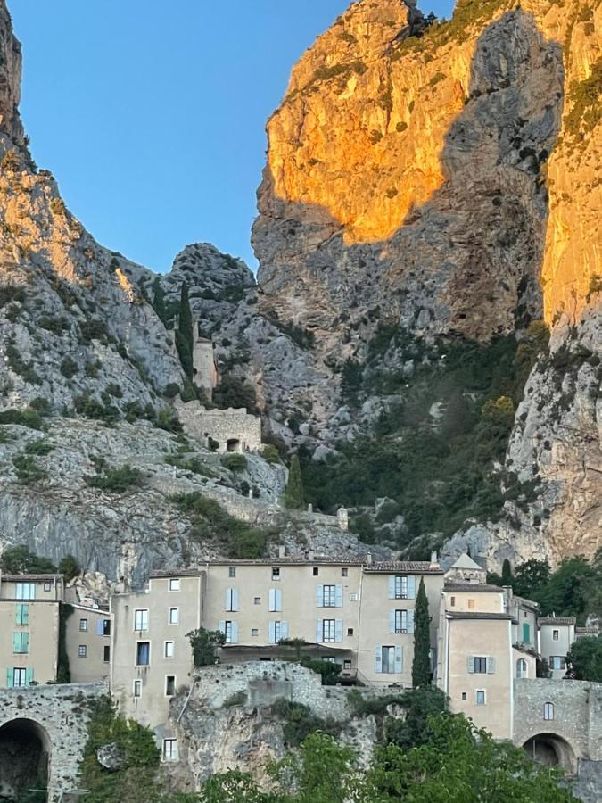 Hotel Particulier Des Lumieres Moustiers-Sainte-Marie Exteriér fotografie